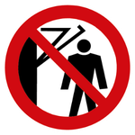 P23	Hinter den Schwenkarm treten verboten