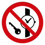 P008	Mitführen von Metallteilen oder Uhren verboten