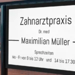 Praxisschild